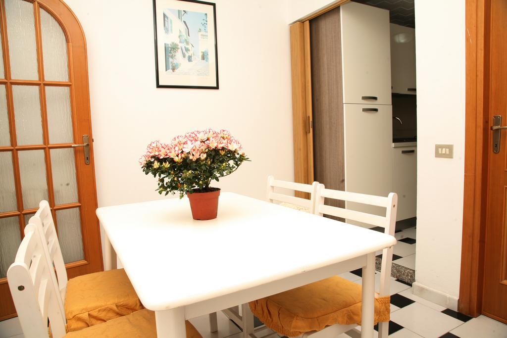 De Amicis Apartment Cagliari Rum bild